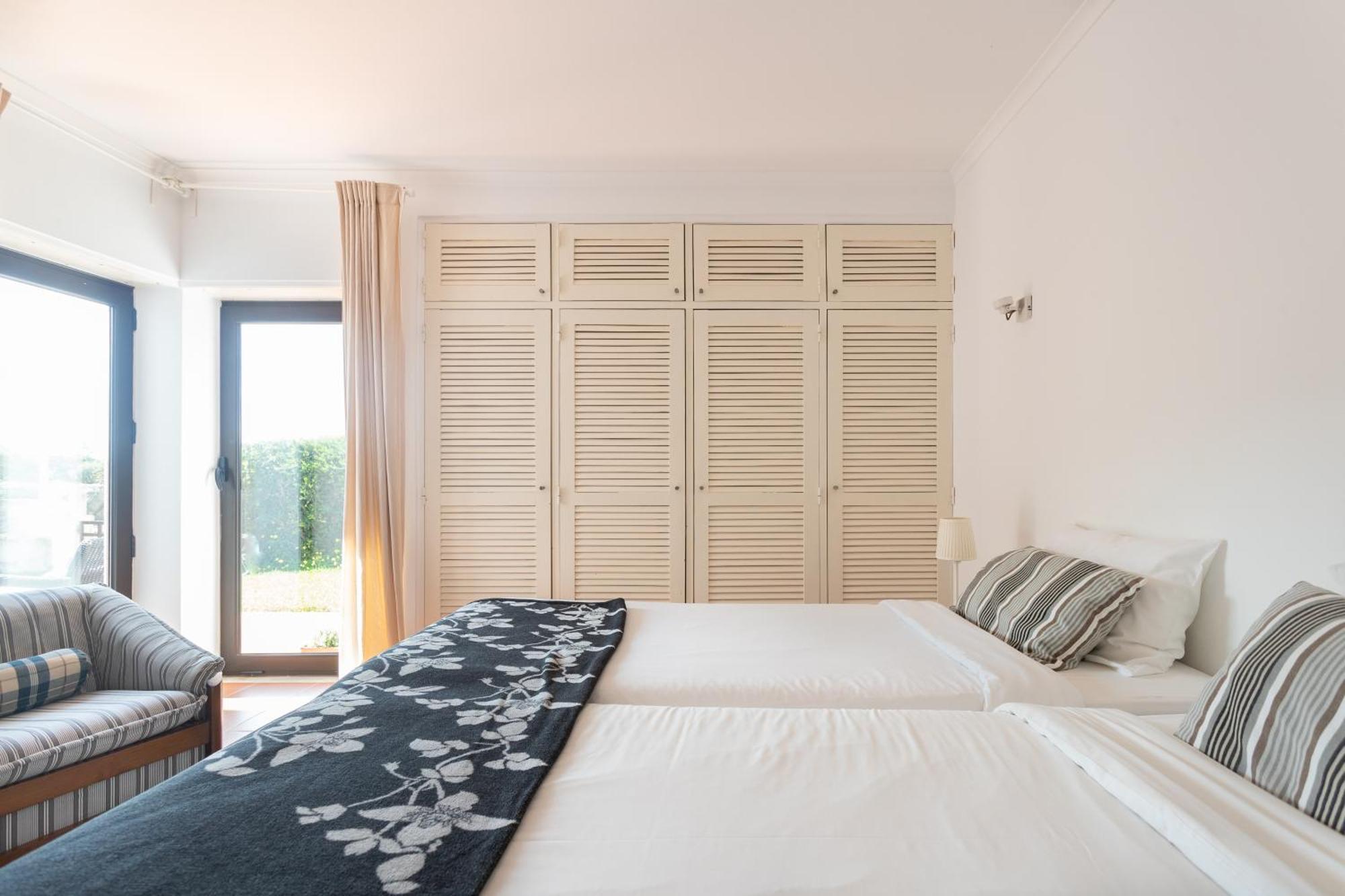 Blue Buddha Beach House Ericeira Rum bild