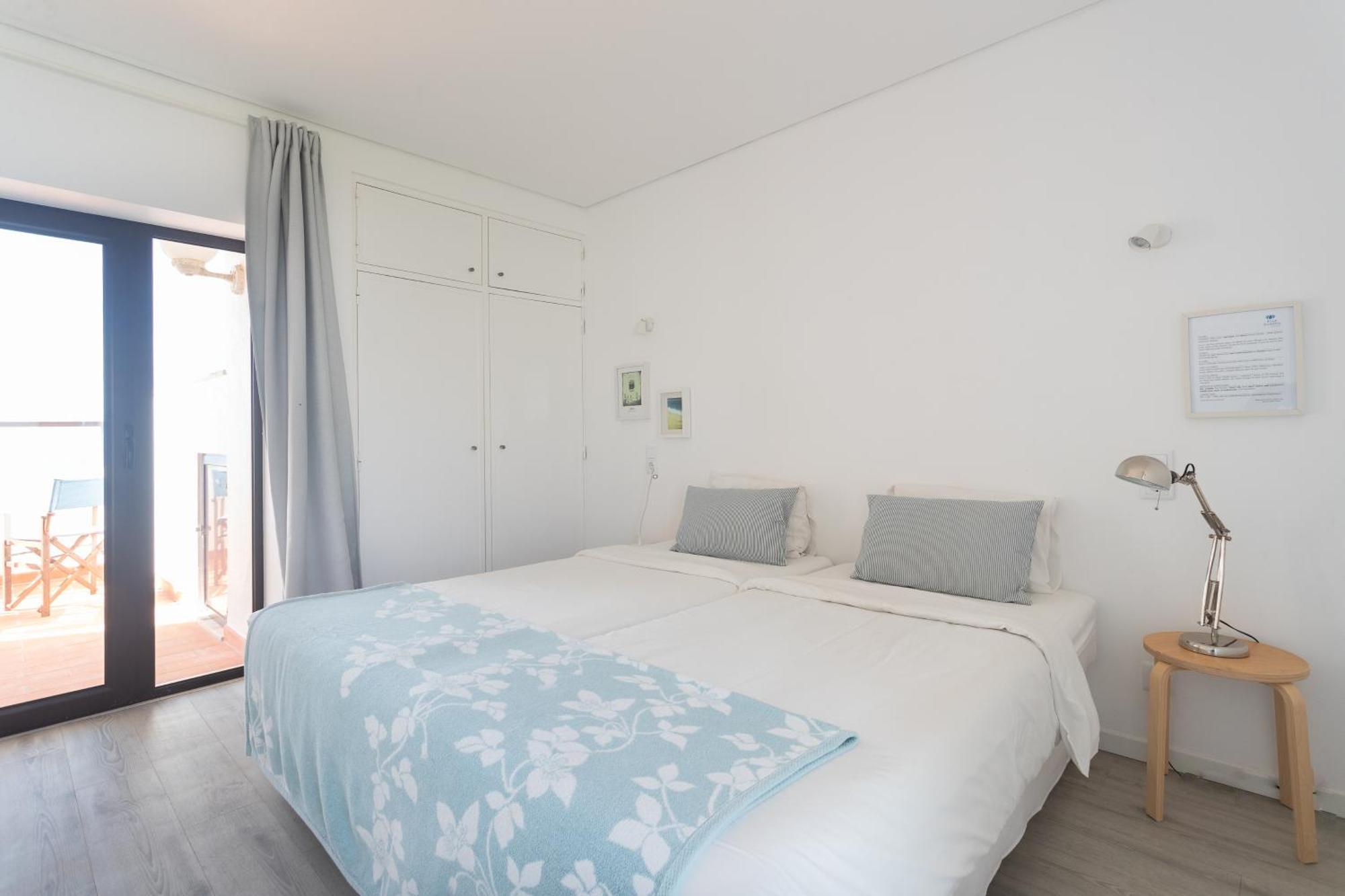 Blue Buddha Beach House Ericeira Rum bild