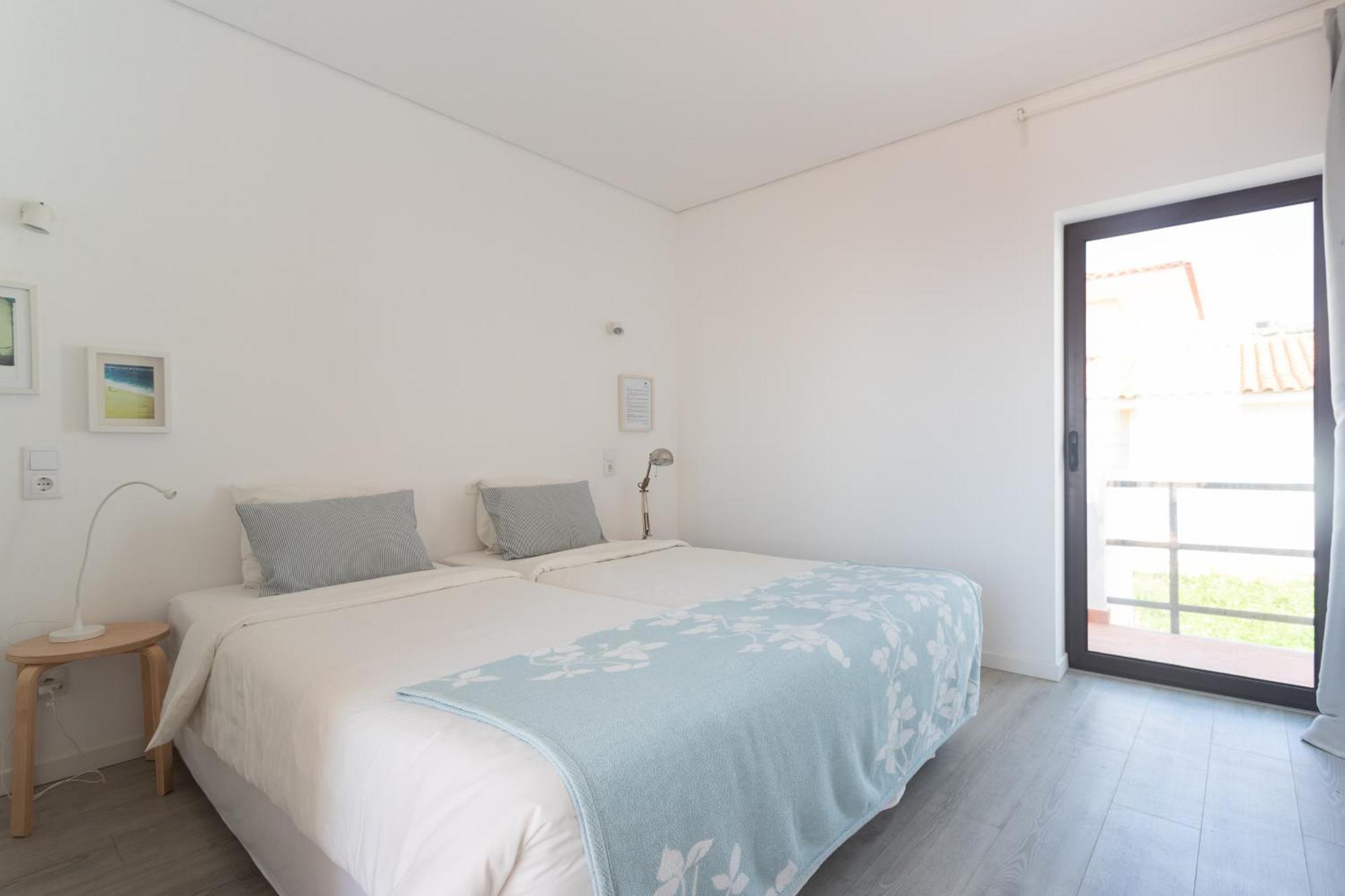 Blue Buddha Beach House Ericeira Rum bild
